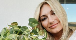 Brooke Hogan يشير إلى “صدمة الطفولة” ، “اكتشاف” ثعبان في العشب “في منشور وسائل التواصل الاجتماعي