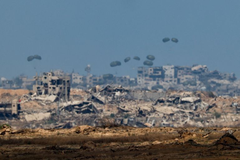 Humanitarian aid packages are airdropped over the Gaza Strip, as seen from Israel, August 1, 2025. REUTERS/Amir Cohen TPX IMAGES OF THE DAY