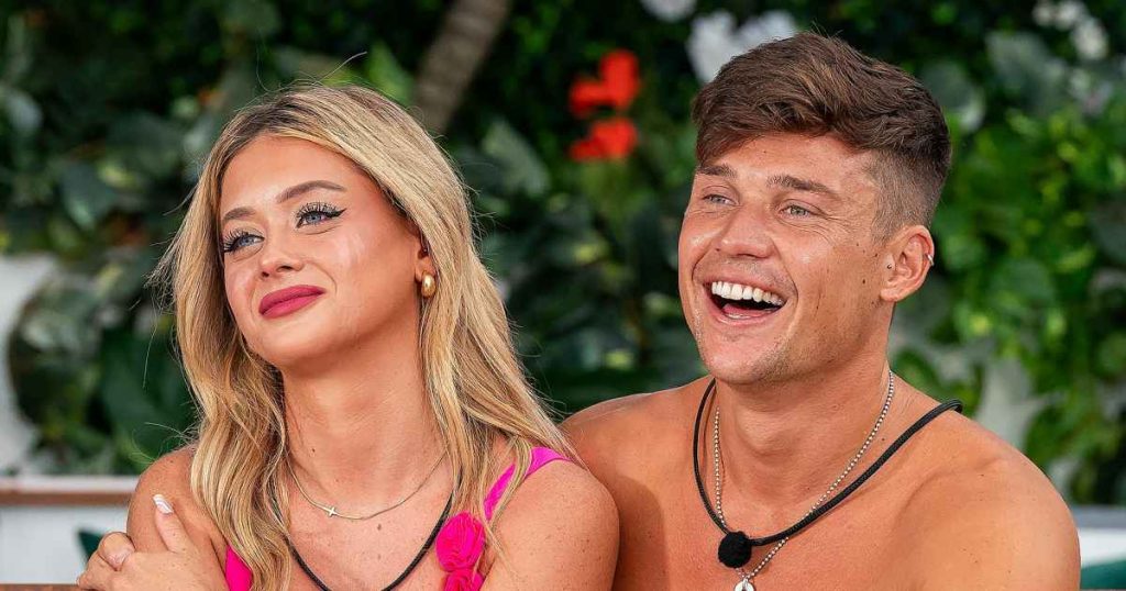 نجوم “Love Island USA” آرون إيفانز وكايلور مارتن