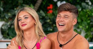 نجوم “Love Island USA” آرون إيفانز وكايلور مارتن