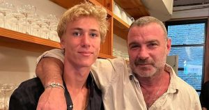 يقول لييف شريبر وداعا لابن “ركوب أو يموت” ساشا وهو يغادر إلى الكلية: الشعور بـ “السحب”