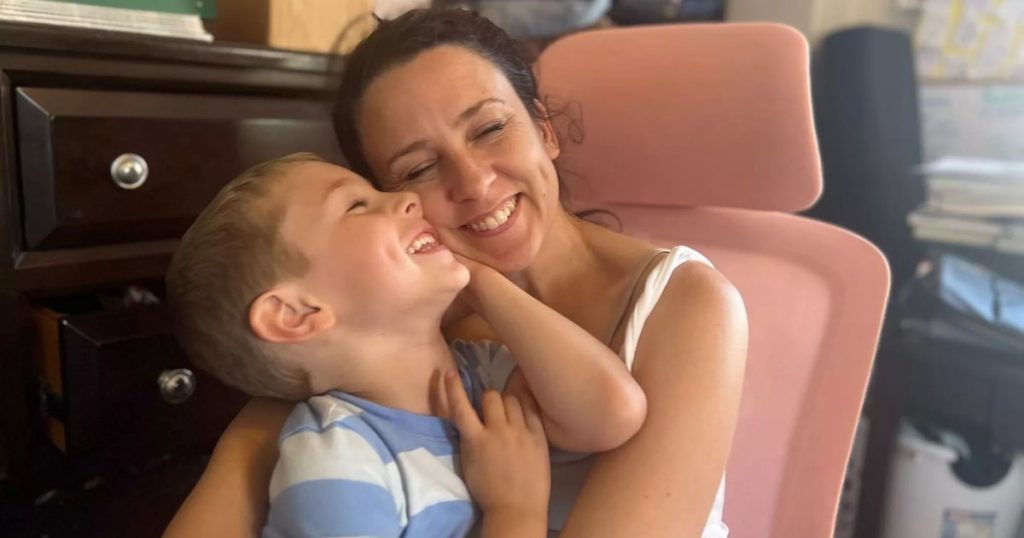 السيدة راشيل تكشف أنها تلعن أمام ابنها: “الشيء الجديد الخاص بي هو الإملاء أقامات”