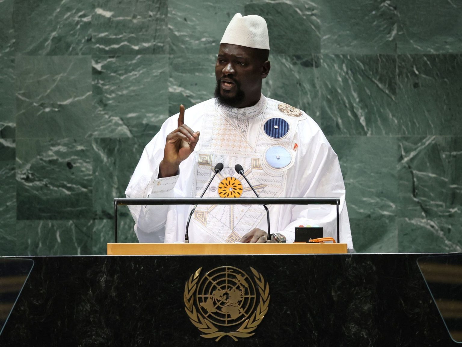 المعارضة الغينية تدعو لمظاهرات رفضا لدستور يمدد لحكم دومبويا