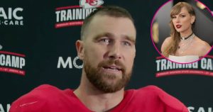 وجدت Swifties أدنى فكرة غير مرئية في المؤتمر الصحفي المعسكر التدريبي في Travis Kelce