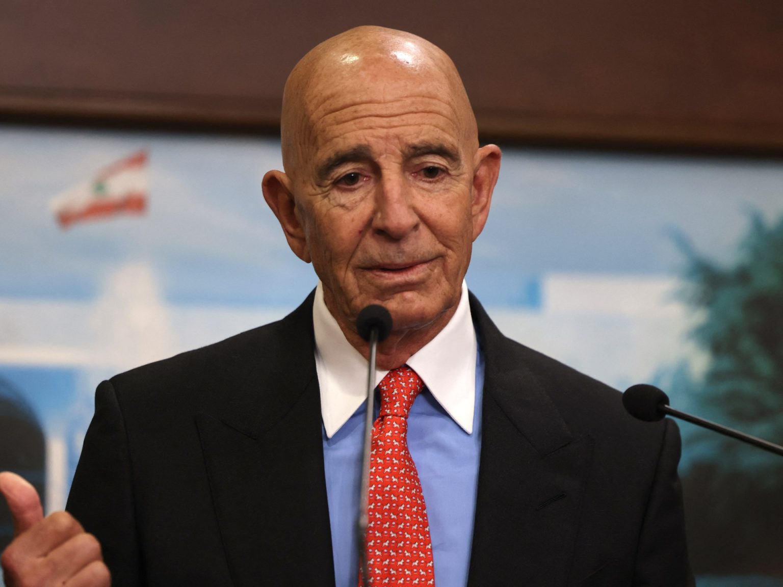 برّاك يلغي جولته بجنوب لبنان وإسرائيل تلقي منشورات تحذيرية