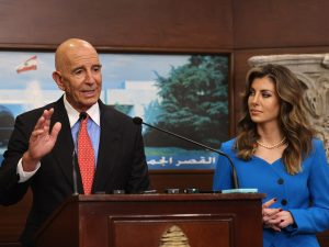 غضب عارم في وسائل التواصل بعد وصف براك تعامل الصحفيين اللبنانيين بـ”الحيواني” | أخبار