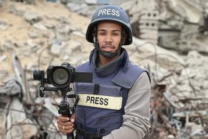 استشهاد مصور الجزيرة محمد سلامة و4 صحفيين بقصف إسرائيلي