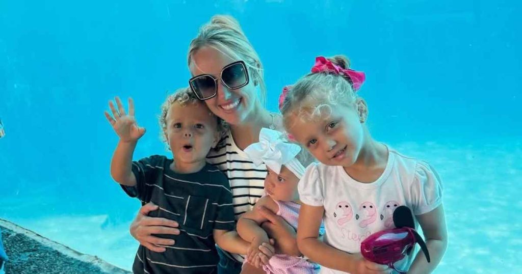 يبدو الطفل الذهبي مثل أبي باتريك ماهوميس في صور جديدة ومقاطع فيديو شاركتها أمي بريتاني