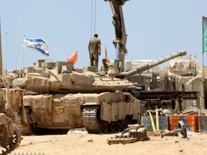 قائد إسرائيلي سابق: نقترب من كارثة مع بقائنا في غزة