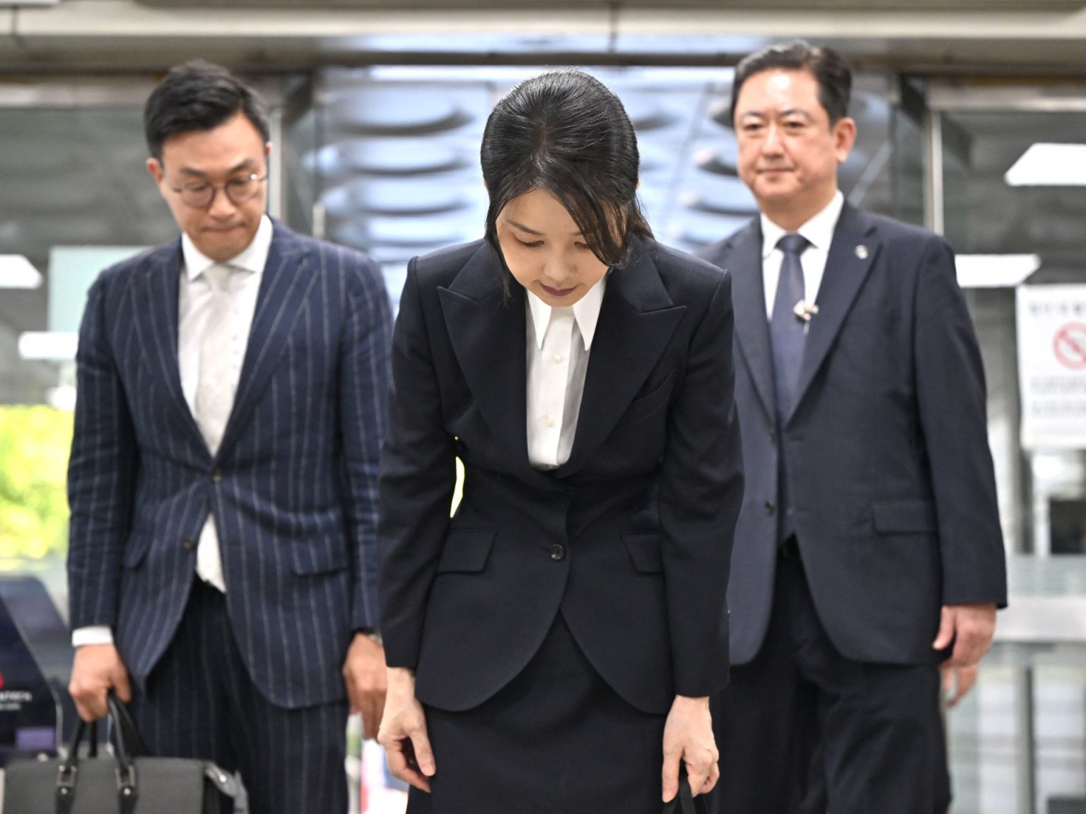 السيدة الأولى السابقة لكوريا الجنوبية تلتحق بزوجها في السجن