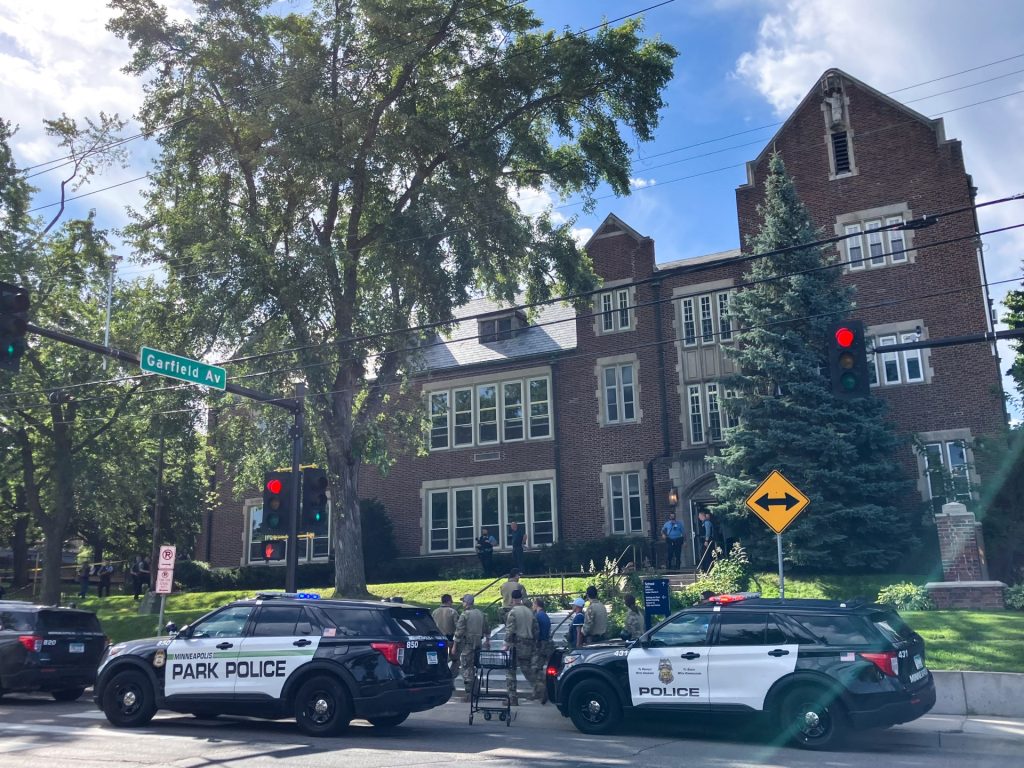 قتلى وجرحى في إطلاق نار داخل مدرسة كاثوليكية بمينيسوتا