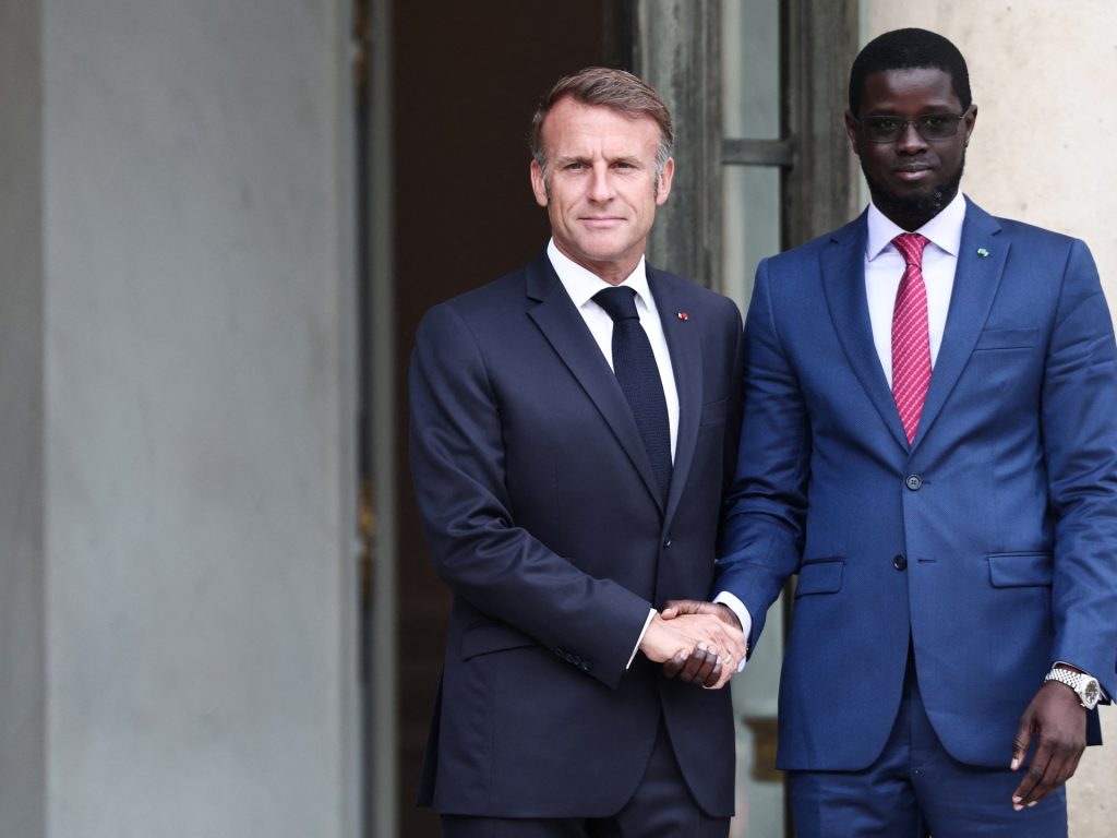 ماكرون وفاي يبحثان تعزيز الشراكة بين فرنسا والسنغال