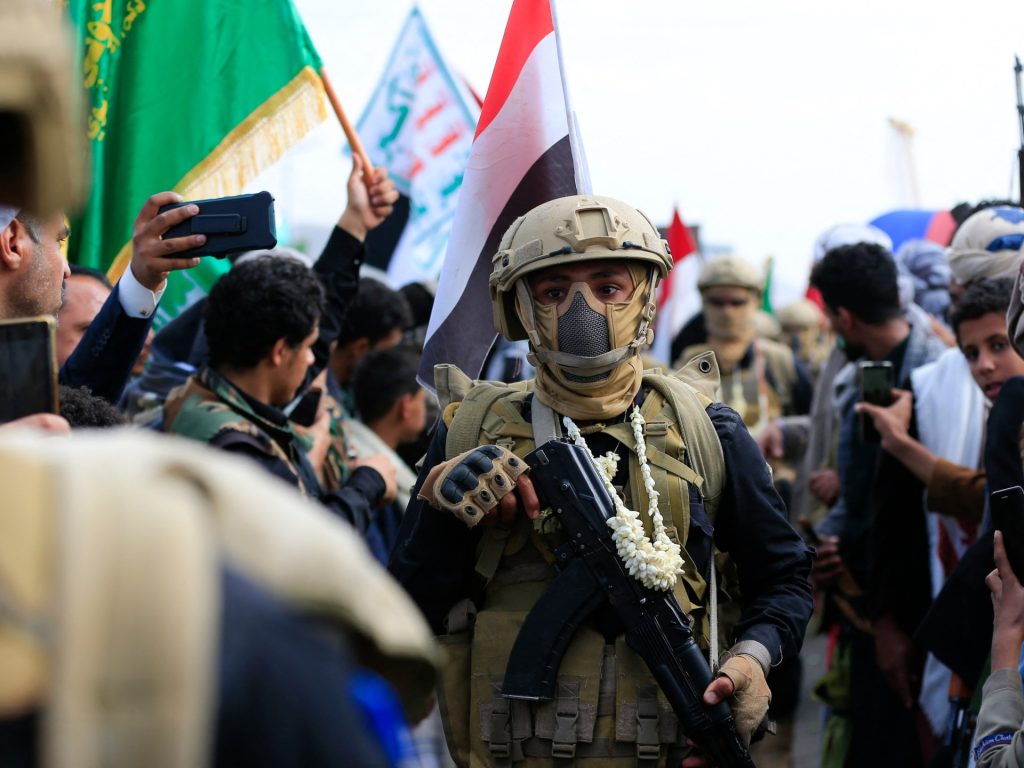 الحوثيون يتوعدون إسرائيل بعد مقتل رئيس حكومتهم وعدد من الوزراء