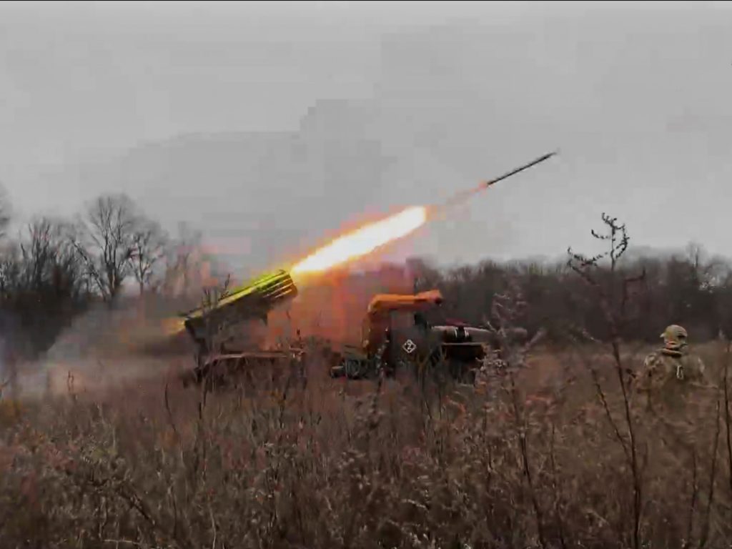 روسيا تسقط عشرات المسيرات وترامب يجدد تهديدها بالعقوبات