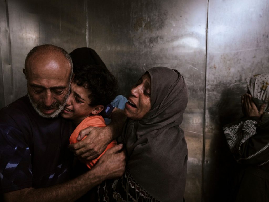 أبرز الصور في أسبوع.. غزة تحت حصار الموت ومظاهرات العالم تفضح التجويع