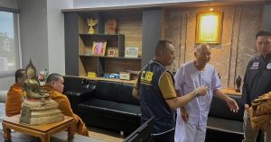 تايلند تعتقل راهبا بوذيا بدعوى الاختلاس