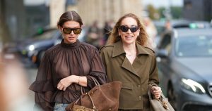 يعشق متسوقي الأمازون هذا القمة الانتقالية التي “تغطي الأسلحة العليا بشكل جيد” – الآن 14 دولارًا