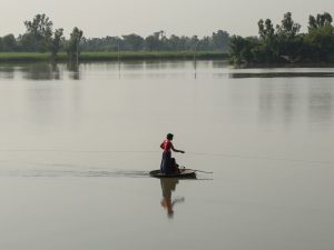 باكستان تجلي الآلاف من البنجاب بعد تصريف الهند مياه الأنهار