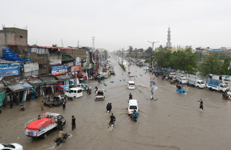 epa12310412 Vehicles drive amid rainfall in Karachi, Pakistan, 19 August 2025. Since the start of the monsoon season on 26 June, the death toll from rains and flooding in Pakistan has reached at least 695. The National Disaster Management Authority (NDMA) reported that an additional 935 people have been injured. The northwestern province of Khyber Pakhtunkhwa has been the most severely affected, accounting for 417 of the total deaths. EPA/SHAHZAIB AKBER