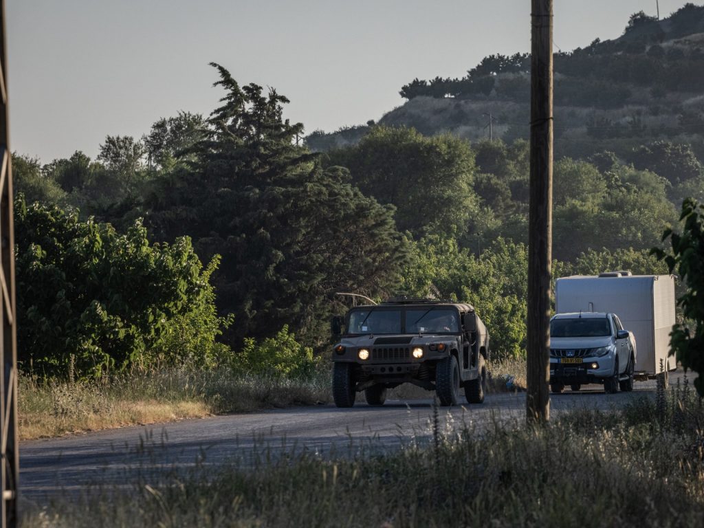 الاحتلال الإسرائيلي يتوغل جنوبي سوريا ويعلن احتراق إحدى دباباته