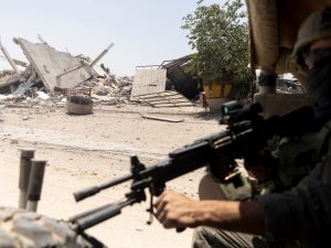 كاميرا وبندقية.. كيف حوّل صحفيون إسرائيليون عدساتهم إلى سلاح ضد الفلسطينيين؟