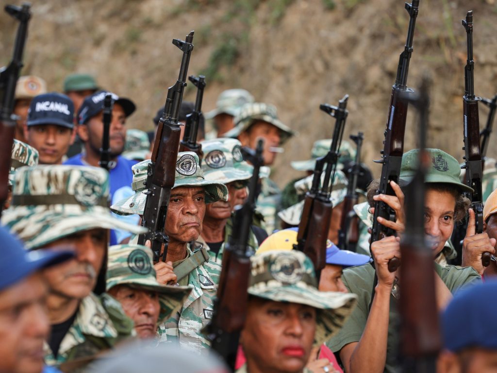 فنزويلا تشن عملية عسكرية ضد تهريب المخدرات من كولومبيا