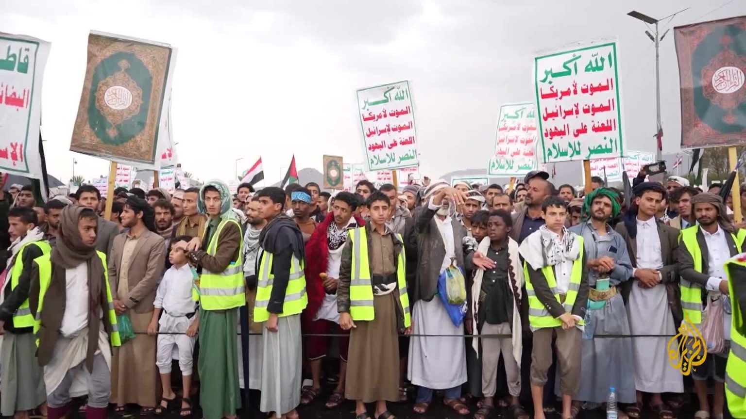 مظاهرة حاشدة بصنعاء تضامنا مع غزة وتصعيد عسكري حوثي جديد