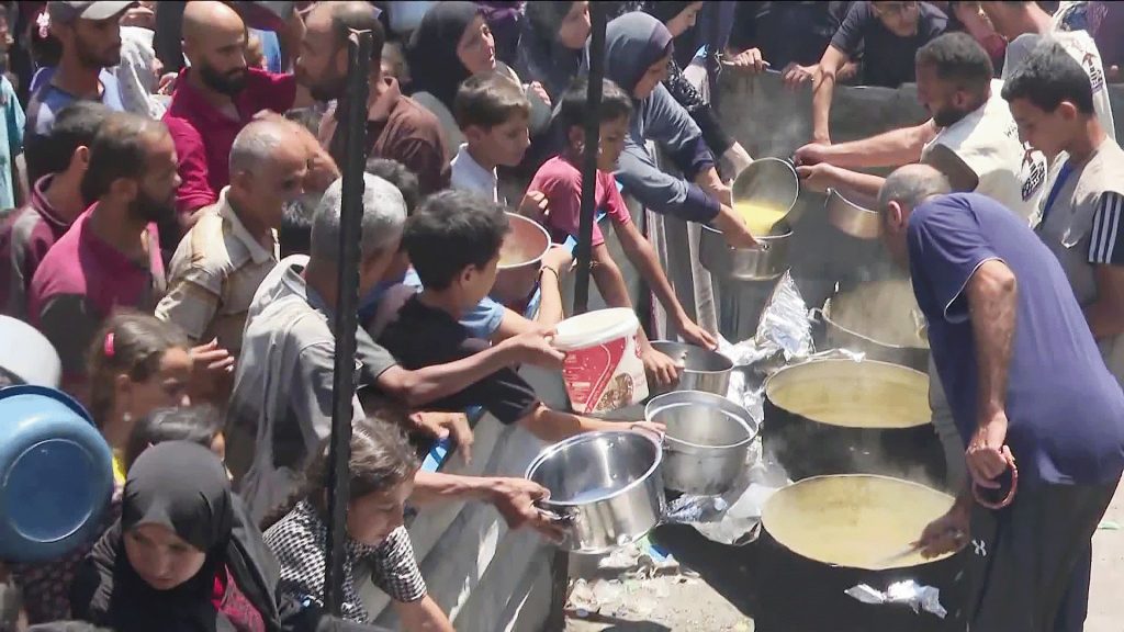 حكومة غزة: دخول 14% فقط من المساعدات المطلوبة لمواجهة المجاعة