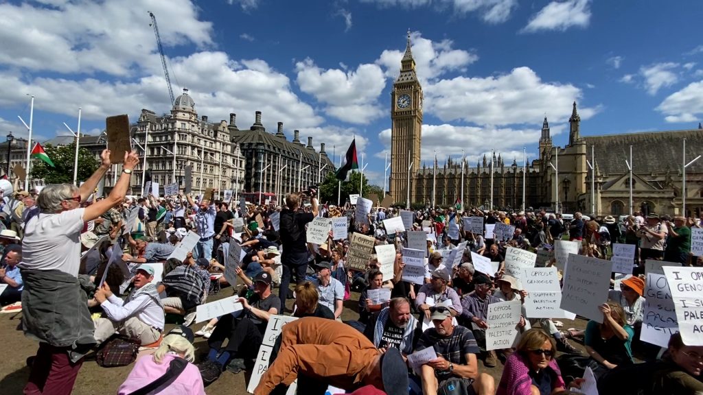 مظاهرات حاشدة بمدن عربية وغربية تضامنا مع غزة وبريطانيا تعتقل 365 محتجا