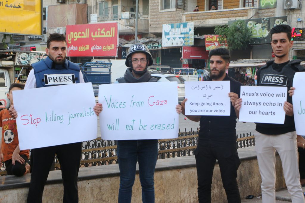 غارديان: إسرائيل تسعى إلى إبادة السردية الفلسطينية عبر قتل الصحفيين