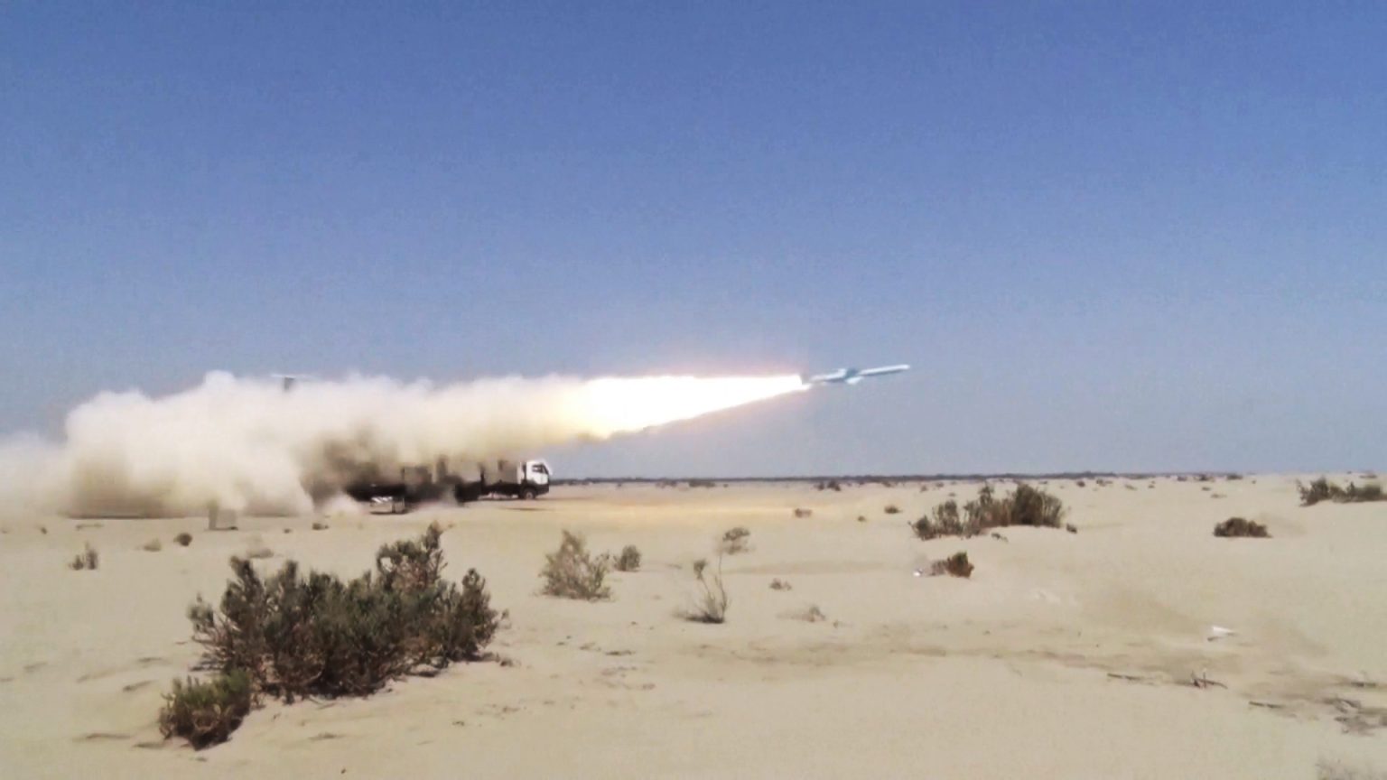 الترويكا الأوروبية قد تعيد العقوبات على إيران غدا