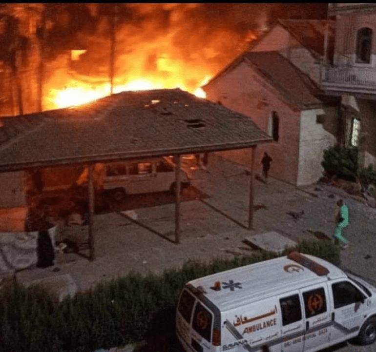 مشهد من القصف الإسرائيلي لمستشفى المعمداني فجر الأحد 13 أبريل 2025