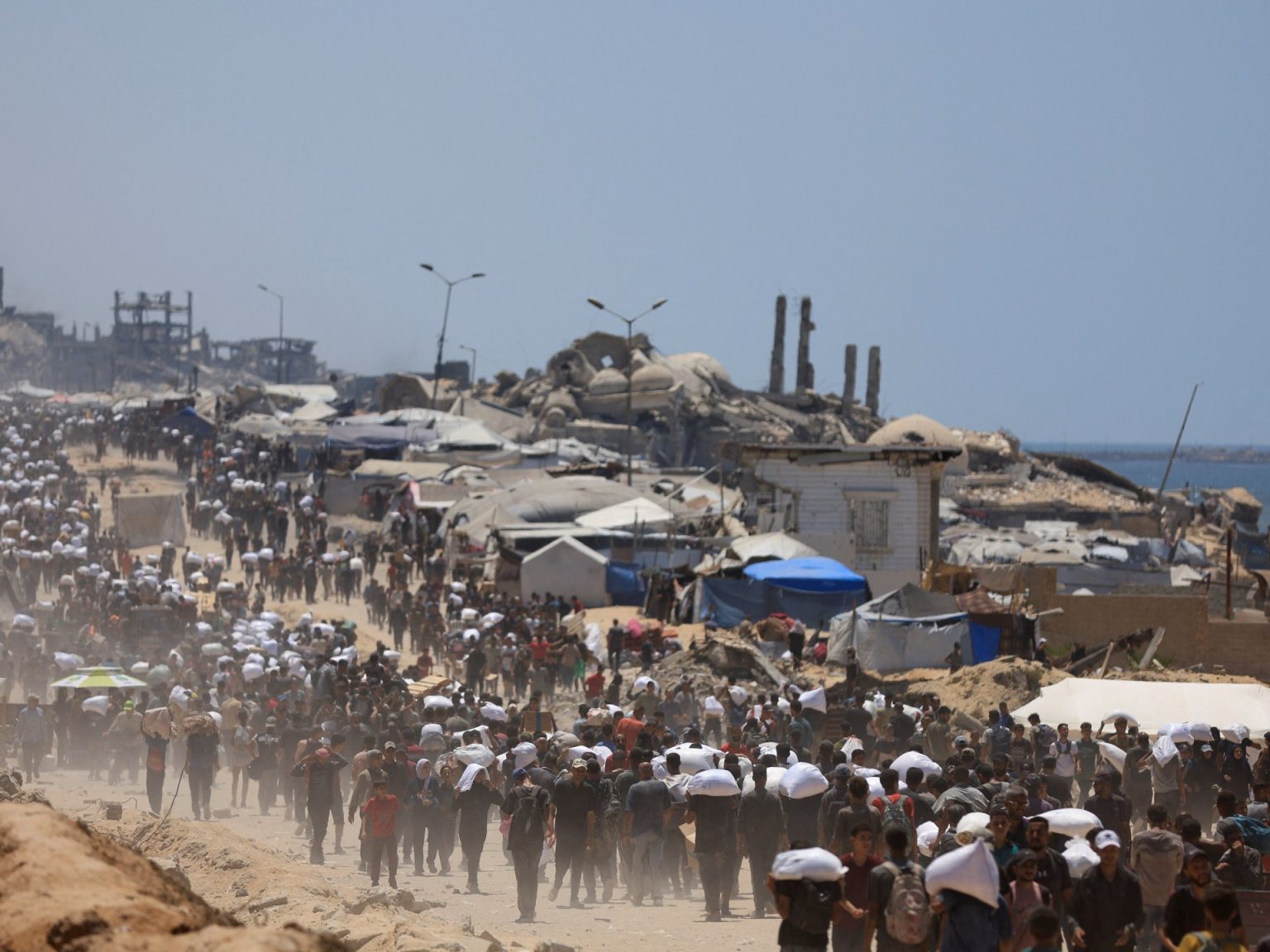 82 شهيدا بغزة منذ الفجر وسط تحذيرات أممية من تجاوز عتبة المجاعة