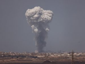 4 وفيات بالتجويع وشهداء من النازحين وطالبي المساعدات بغزة