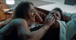 جوني باناناس ودي فالاداريس “عرض” التحدي “يؤدي إلى جدران لكمة واحدة (حصري)