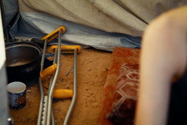 أيمن عاد من رحلة تأمين الخبز عاجزا وجائعا