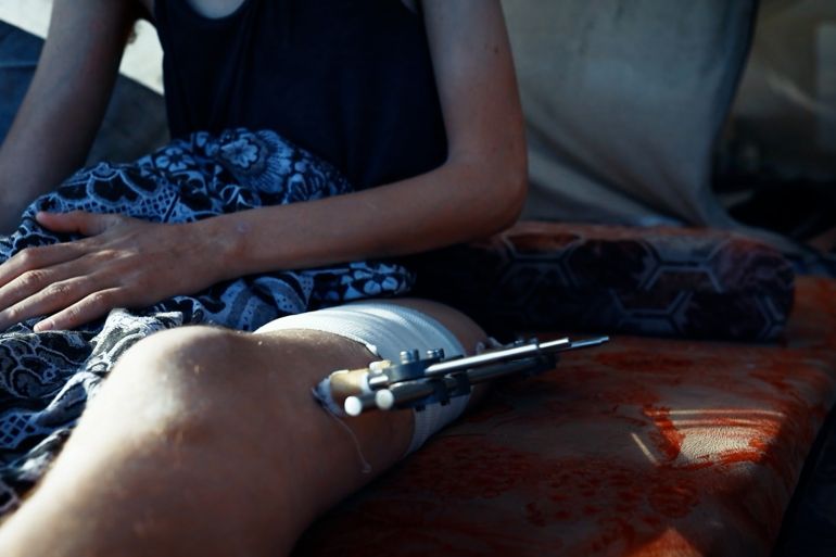 أيمن عاد من رحلة تأمين الخبز عاجزا وجائعا