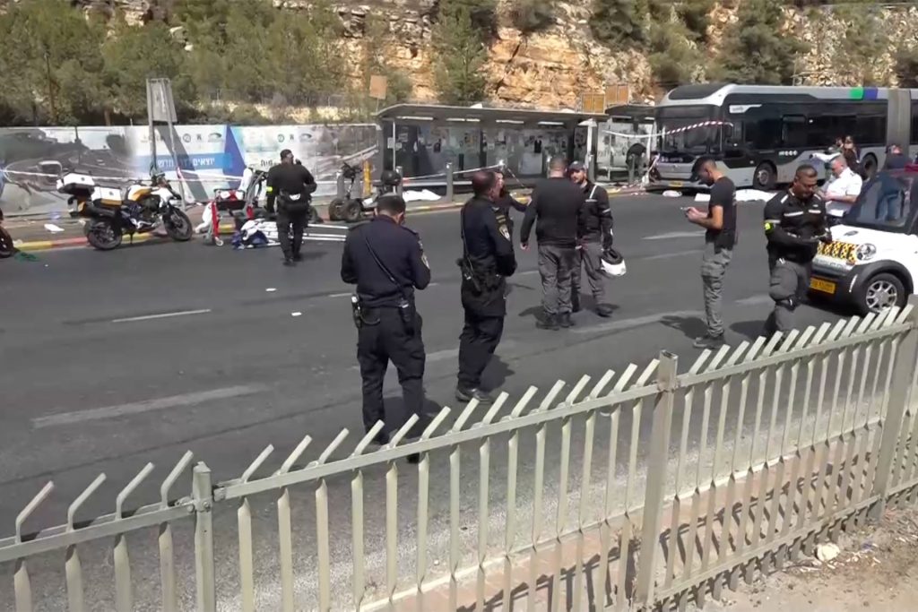 الاحتلال يشدّد إجراءاته بالقدس ويقتحم مناطق بالضفة