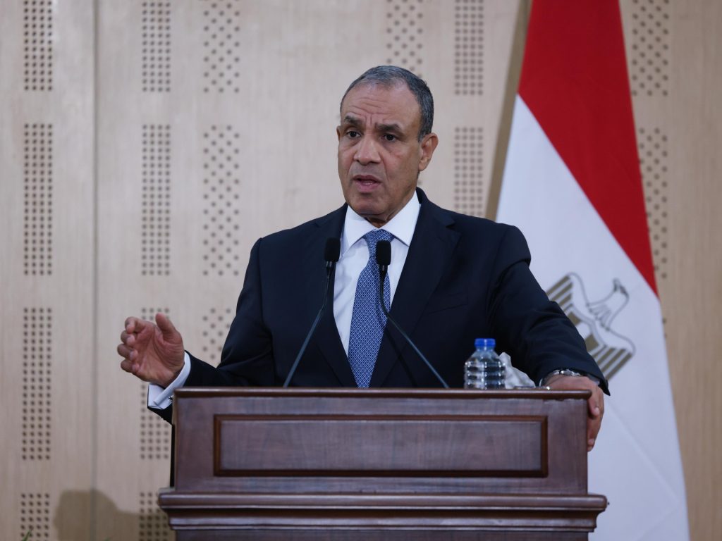 مصر تبحث مع إيران والوكالة الذرية استئناف المفاوضات النووية