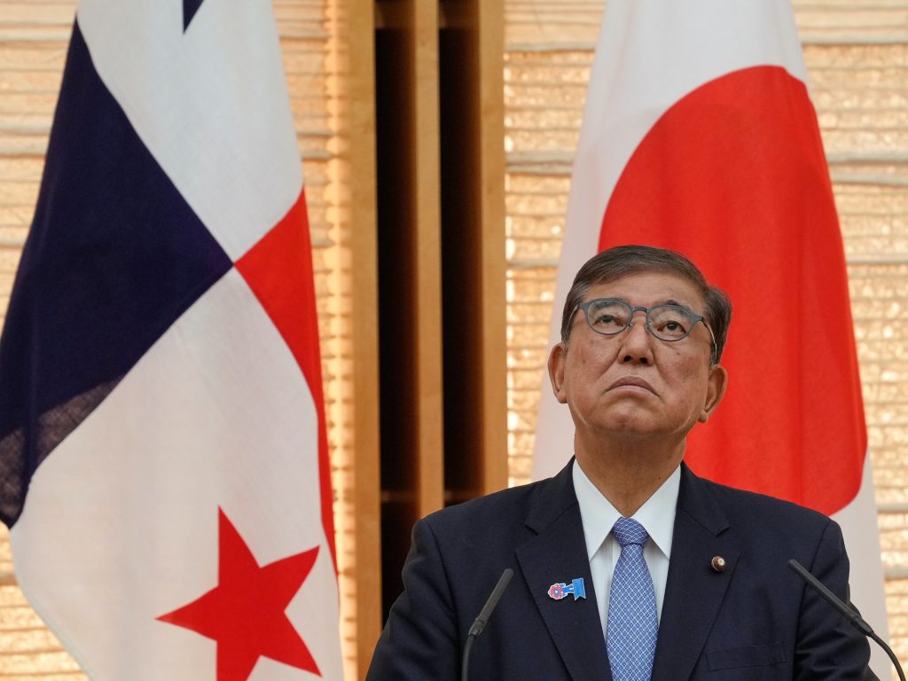 رئيس الوزراء الياباني يعلن استقالته