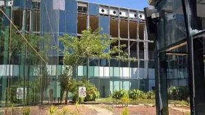 يضرب الطائرات بدون طيار الحوثي مطار رامون في إسرائيل ، ومغلق المجال الجوي وتوقفت الرحلات الجوية