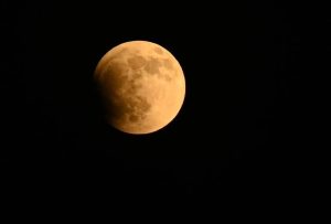 السماء السعودية تشهد نادرة قمر القمر الكسوف القمر الكسوف