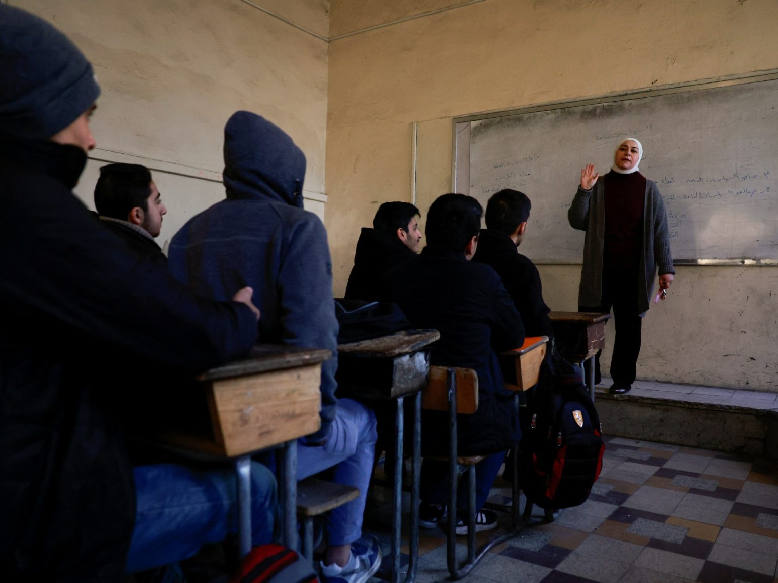 إعادة 17 ألف معلم سوري للعمل بعد سنوات من الفصل التعسفي