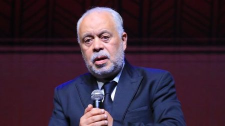 نقيب الممثلين يتدخل.. حل أزمة العرض المسرحي بجامعة العاصمة