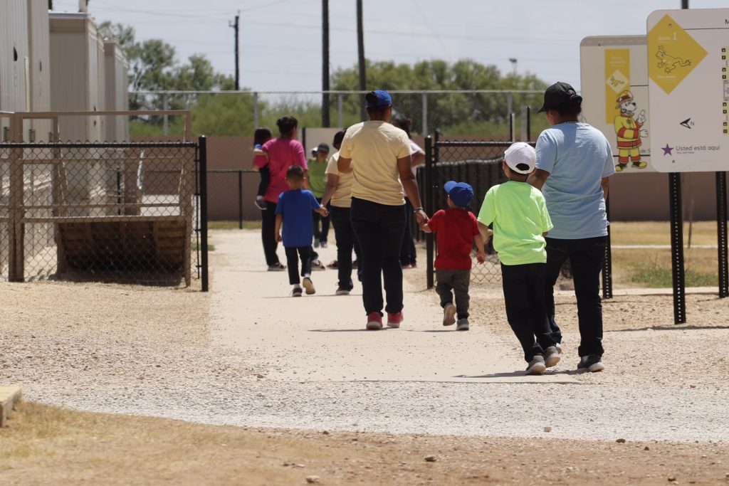 بعد تقارير عن خطة سرية.. دعوى قضائية بأميركا لوقف ترحيل أطفال هندوراسيين