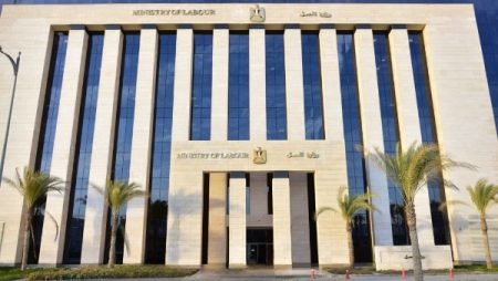 وزارة العمل تُطلق ورشة لتعزيز إعداد الاستراتيجية الوطنية للسلامة والصحة المهنية