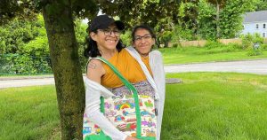 يكشف التوأم الملتصق كارمن ولوبيتا أندرادي كيف يتنقلان لحظات حميمة: “لدي سماعات الرأس”