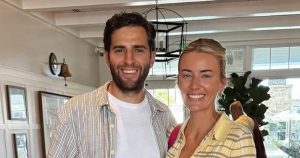 ينخرط أليكس بينيت وهاريسون فوجمان بعد أقل من عام بعد الابنة