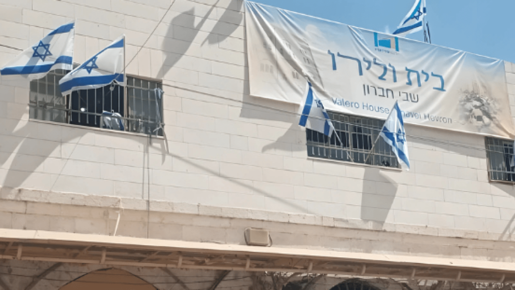 كيف استولى مستوطنون على مبنى تاريخي في الخليل برواية مزيفة؟