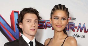 يقال إن توم هولاند يعاني من ارتجاج في مجموعة “Spider-Man” ، ويظهر نادرًا مع Zendaya